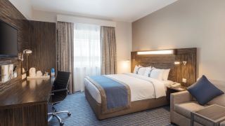 holiday-inn-express-dubai-safa-park-an-ihg-hotel