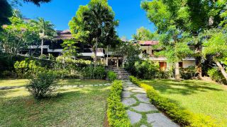 the-strand-boutique-resort