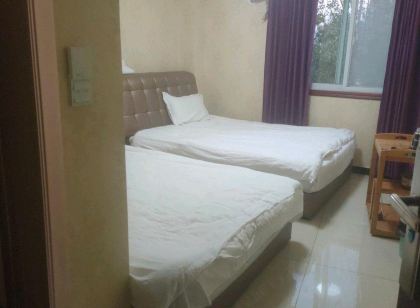 Xinzheng Dongyuan Hotel (South China Chengxi Metro Station)