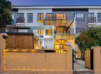 Kunming Banrixian Courtyard (Xingti Road Subway Station)