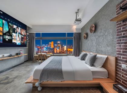 Xunmeng Themed Homestay (Jiefangbei Area Hong Ya Dong)
