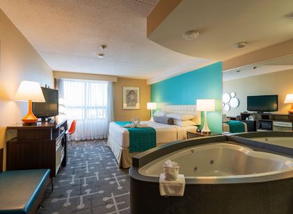 Howard Johnson Plaza by Wyndham by the Falls / Niagara Falls