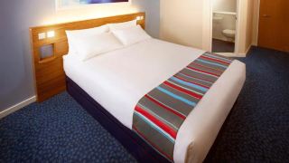 travelodge-edinburgh-central-queen-street