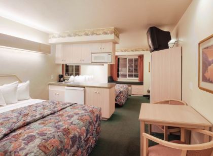 River Canyon Lodge