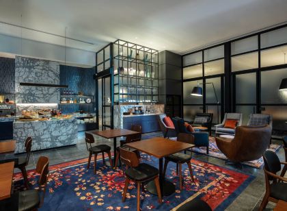 Next Hotel Melbourne, Curio Collection by Hilton