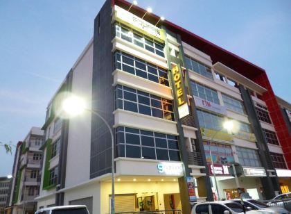 9 Square Hotel - Seri Kembangan
