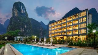 indape-into-landscape-yangshuo-ten-miles-natural-gallery-yulong-river-
