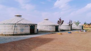 traveller-off-road-camp-in-the-tengger-desert