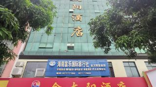 golden-sun-hotel-pedestrian-street-shop