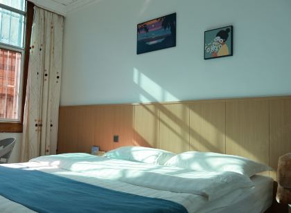 Pingbian Shuangxuan Hotel
