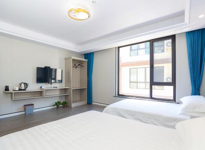 Elegant Restaurant Light Luxury Homestay