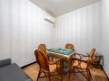 7080-s-guest-house