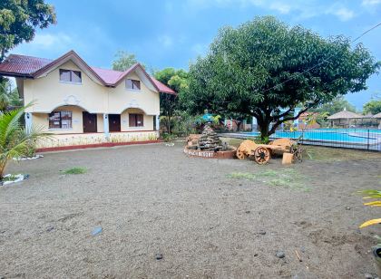 RedDoorz @ Les Amoure Beach Resort Zambales