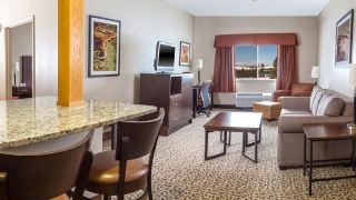 gray-wolf-inn-and-suites