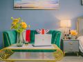 kaersi-cinema-apartment-huazhong-international-shop