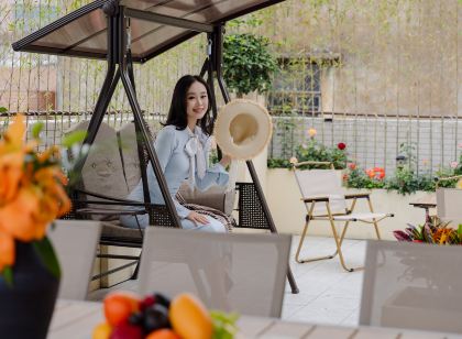 Floral Hotel·Shiguang'an Love · Hotel (Qinghuiyuan Branch, Daliang Zhonglou Subway Station)