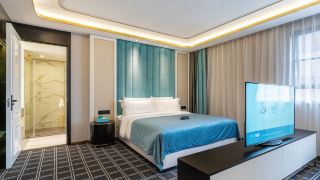 xana-deluxe-hotel-shenzhen-international-trade-metro-station-store