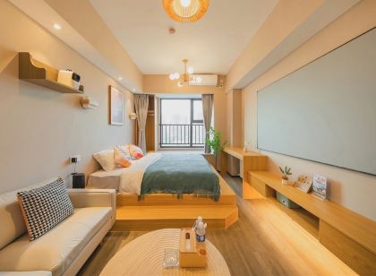 Xiyue Movie Homestay (Xingyang Wuyue Plaza Zhengzhou West Railway Station)
