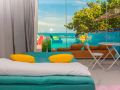 travelling-with-passengers-in-the-sea-homestay