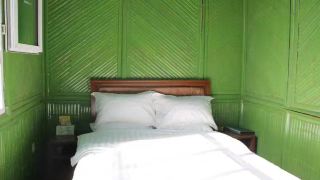 tashkur-gancon-ling-lake-youth-hostel