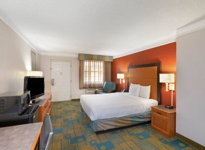 La Quinta Inn by Wyndham Phoenix Sky Harbor Airport