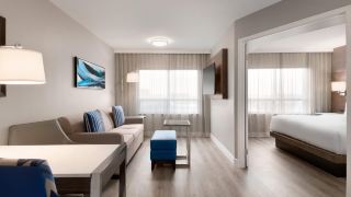 embassy-suites-by-hilton-toronto-airport