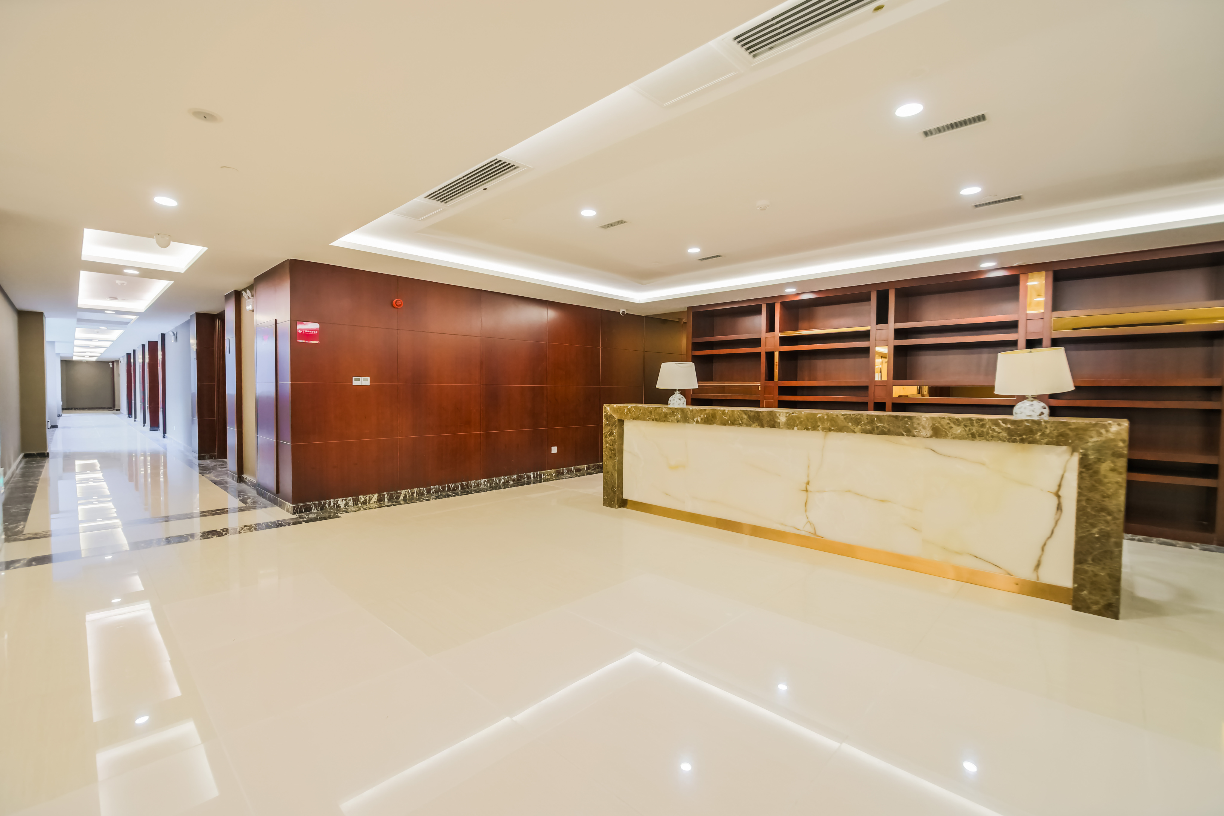 Hotel Kardolph Lake Over view