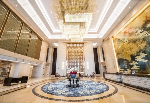 Hotel Kardolph Lake Over view