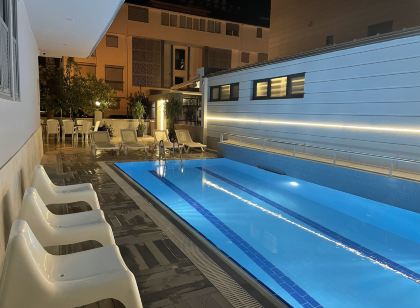 Opera Suites Apart Hotel