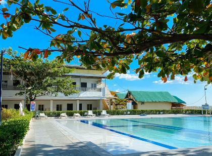 RedDoorz Plus @ Black Sand Beach Resort Bataan