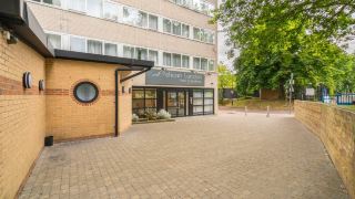 pelican-london-hotel-and-residence