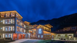 floral-luxury-tea-house-nanjing-tulou