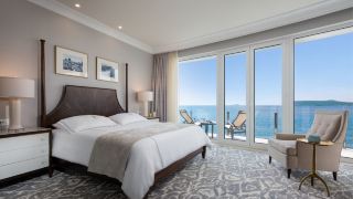 royal-blue-hotel