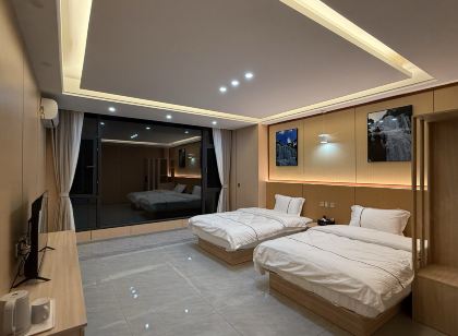 祿勸天然居客棧