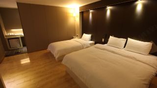 hotel-river