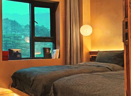 Secret Sanqinggong Holy Land Hotel