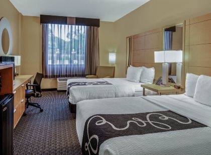 La Quinta Inn & Suites by Wyndham Naples Downtown