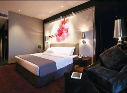 Meet Theme Hotel (Zhengzhou Railway Station Erqi Square Subway Station)