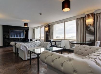 Renaissance London Heathrow Hotel