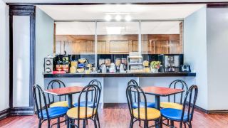 days-inn-and-suites-by-wyndham-laredo