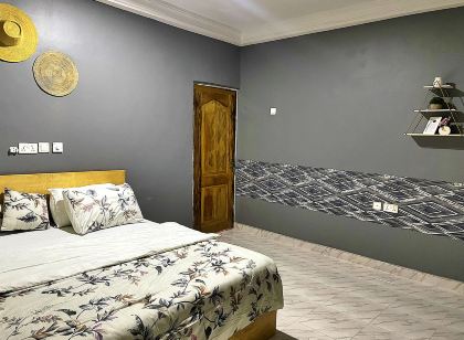 1 Bedroom House Sleeps 2 - Free Parking - WiFi