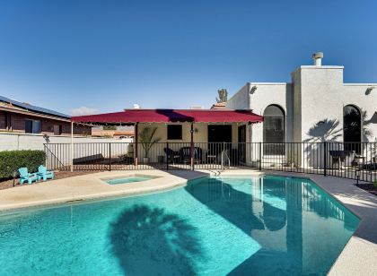 7 Mi to Sabino Canyon: Poolside Oasis w/ Mtn Views