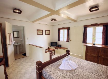 Guindulman Bay Tourist Inn