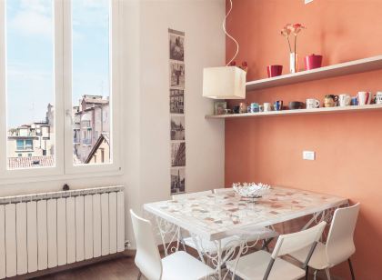 GuestHost - Skyline Central Apartment