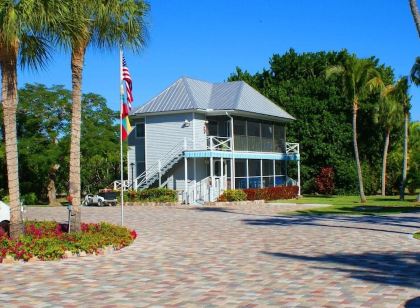 Shalimar Cottages and Motel