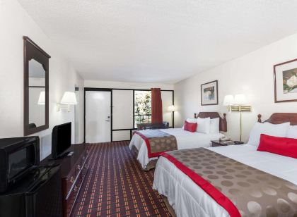 트래블로지 바이 윈덤 클라크스빌