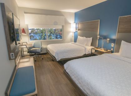 트루 바이 힐튼 노폴크 공항