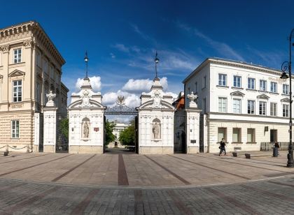 Hostel Helvetia - Private Rooms in City Center and Old Town