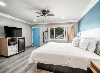 Pacific Inn & Suites