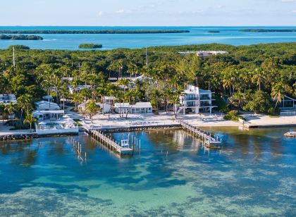Pines & Palms Resort